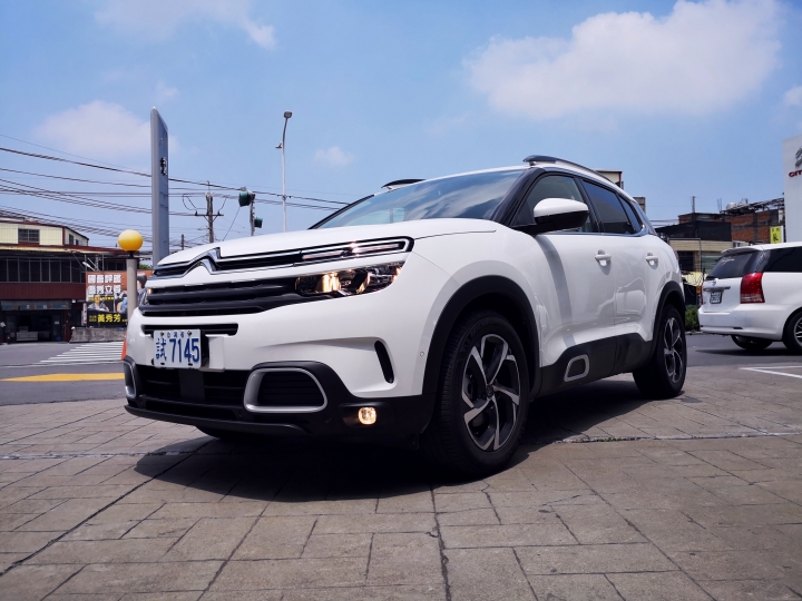 親自來體驗白色Citroen C5 Aircross