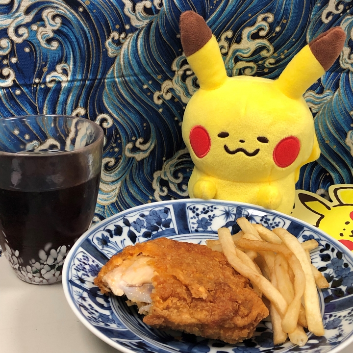 深夜的麥脆雞，關於皮卡丘、伊布與火雉雞的愛恨情仇