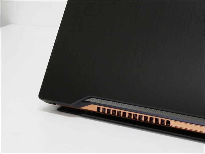 點我看大圖 華碩ROG GX701GWR 17吋電競筆電實際測試
