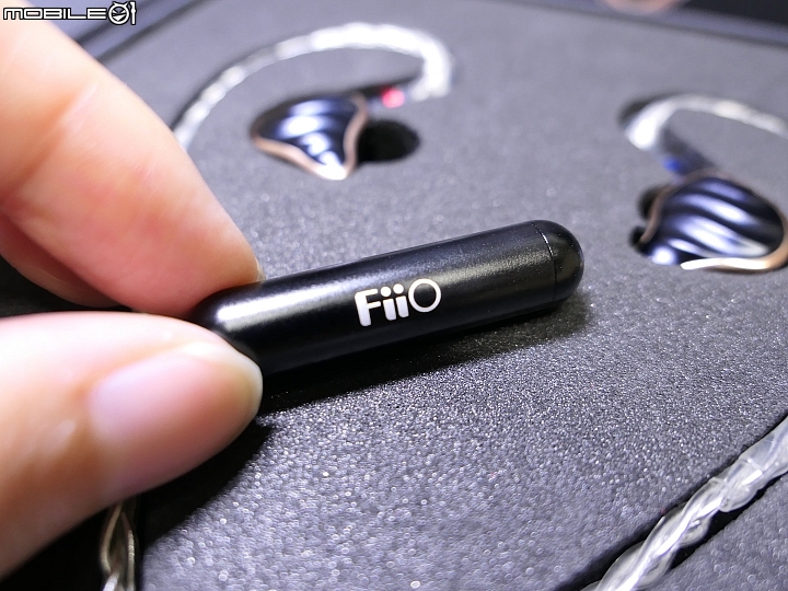 [開箱評測]FiiO FH7 可換線入耳式耳機/一圈四鐵五單元/MMCX/單晶銅鍍銀線/低中高調音濾網～給您滿滿的可玩性！