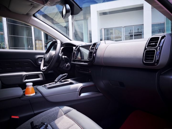親自來體驗白色Citroen C5 Aircross
