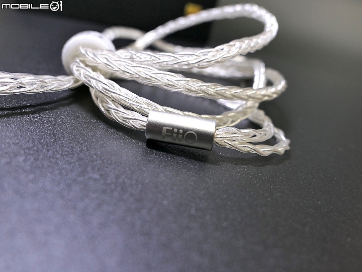 [開箱評測]FiiO FH7 可換線入耳式耳機/一圈四鐵五單元/MMCX/單晶銅鍍銀線/低中高調音濾網～給您滿滿的可玩性！