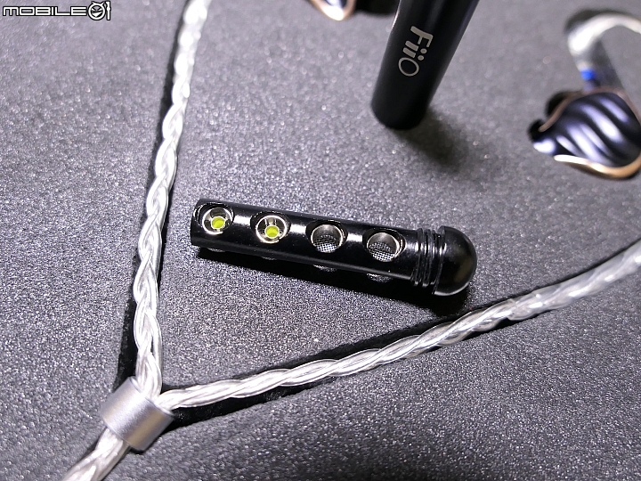 [開箱評測]FiiO FH7 可換線入耳式耳機/一圈四鐵五單元/MMCX/單晶銅鍍銀線/低中高調音濾網～給您滿滿的可玩性！
