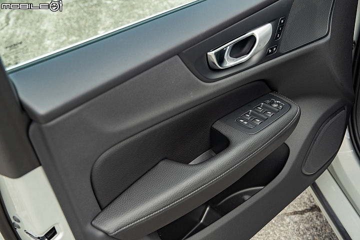 Volvo V60 T4 Momentum 試駕，用豪華與優雅旅遍天下