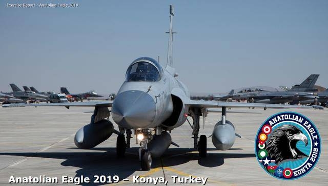 巴基斯坦梟龍戰機鎖定美軍F15戰機