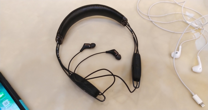 送兒子上高中的禮物: Klipsch R6 Neckband Headphones 藍牙耳機