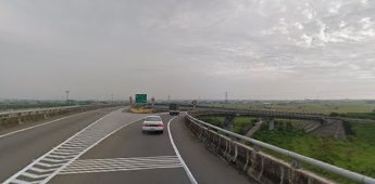 請益 汽車操控的問題,請問如果汽車像這樣子失控方向盤怎麼處當