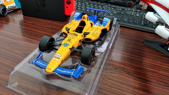 [開箱]1/18 INDYCAR  F.ALONSO #66