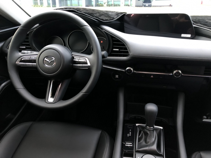 [開箱] Mazda 3 2020年式 4D旗艦 星燦藍