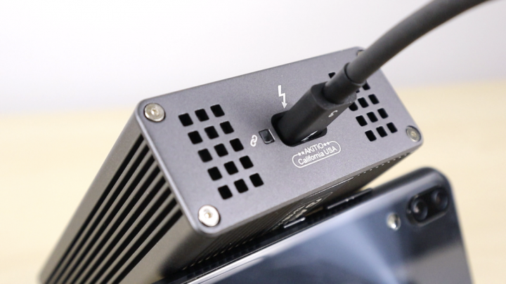 AKiTiO T3–10G Fanless Design and Bus Powered Switch Thunderbolt 3 to 10GbE
