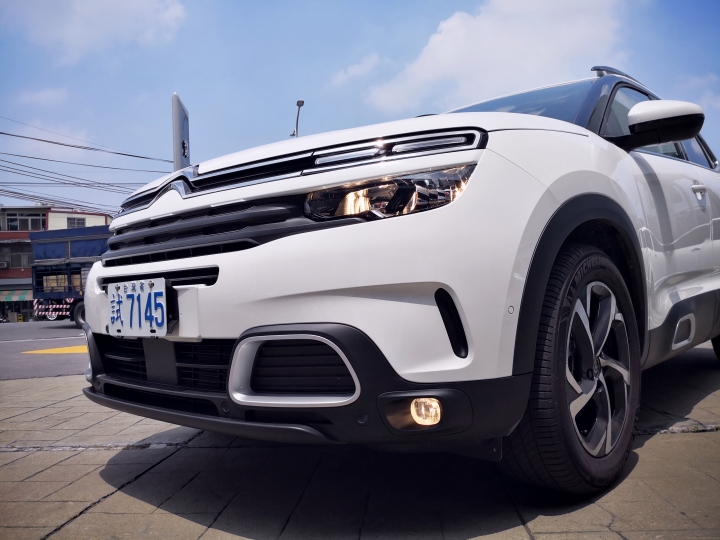 親自來體驗白色Citroen C5 Aircross