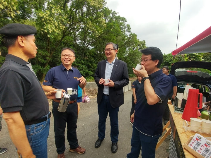 星期六限定的抗日咖啡