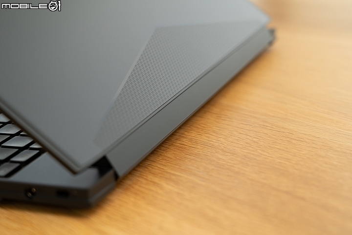 GIGABYTE New AERO 15 OLED 外型小改再出發！