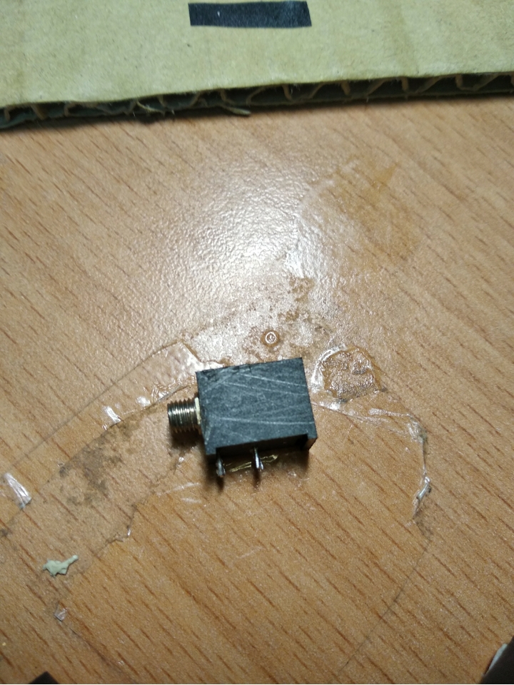請問這兩款3.5mm跟2.5mm耳機插座去哪買？或告知型號？？