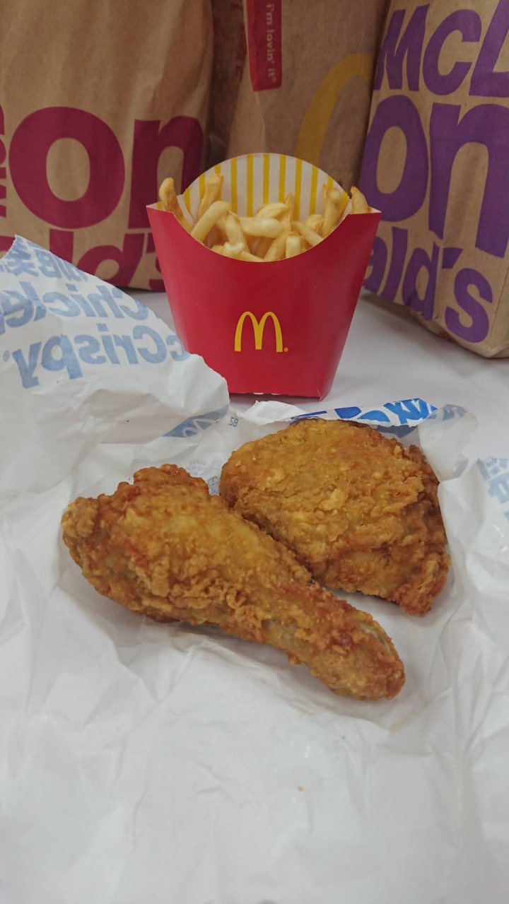 上班族人生永遠的難題！？要吃什麼？吃麥脆雞！