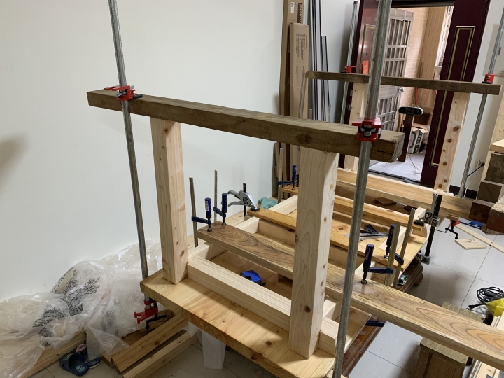 微笑餐桌~~反翹的桌板作餐桌