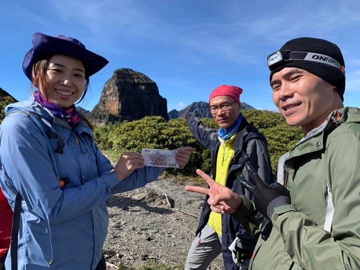 尋幽結伴探鴻濛 長傾破耳聽東風 大霸尖山紀行