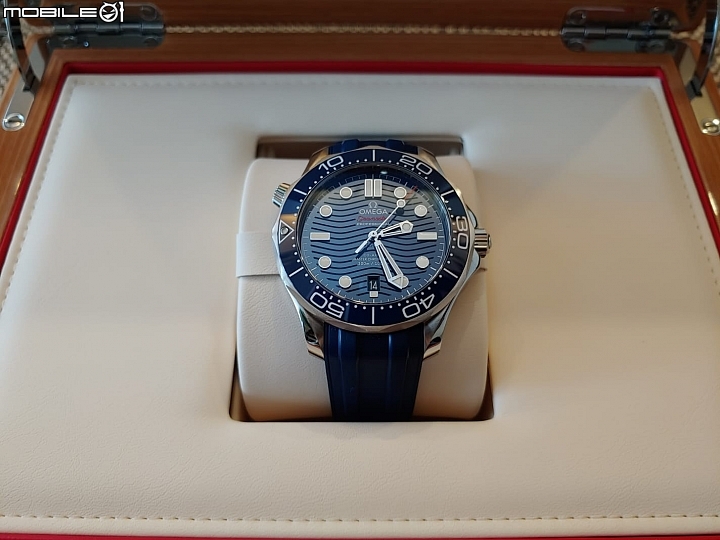 [開箱] Omega Seamaster Diver 300M 藍面藍膠帶