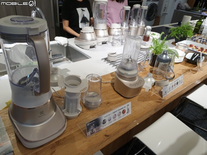 〈體驗會分享〉★獨家立體氣旋科技★伊萊克斯 Pure A9 高效能抗菌空氣清淨機(PA91-606GY)