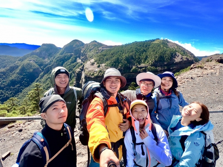 尋幽結伴探鴻濛 長傾破耳聽東風 大霸尖山紀行