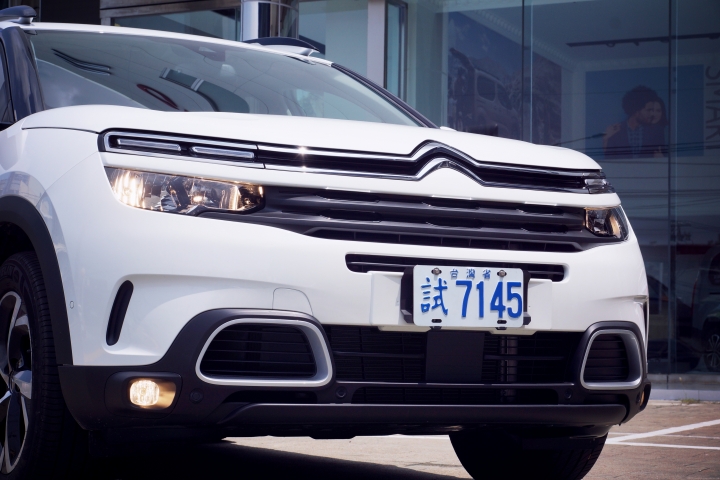 親自來體驗白色Citroen C5 Aircross