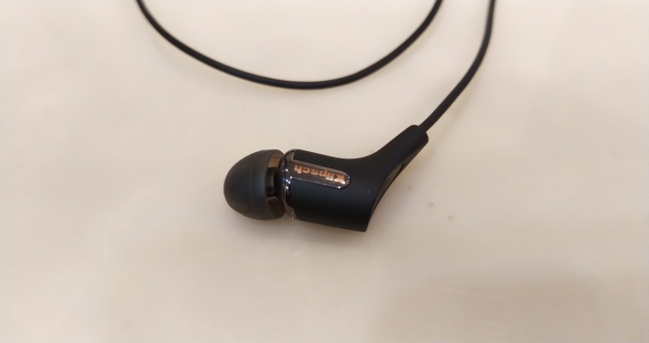 送兒子上高中的禮物: Klipsch R6 Neckband Headphones 藍牙耳機