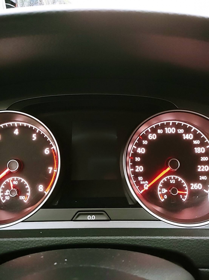 GOLF 7代儀表板不亮
