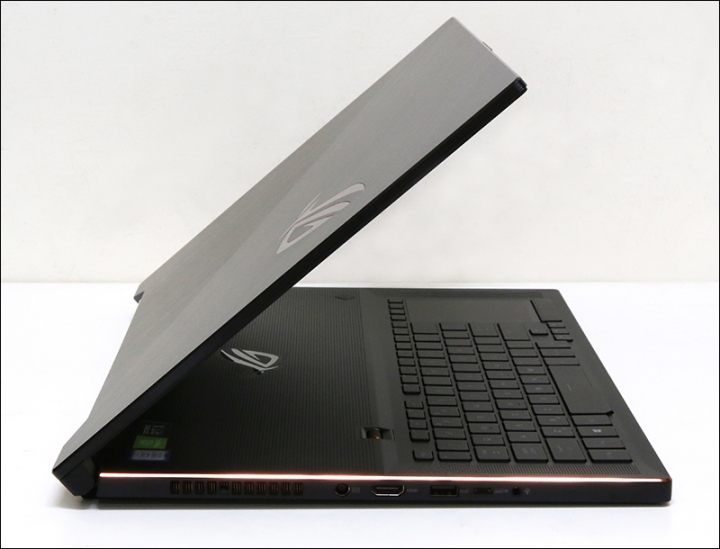 點我看大圖 華碩ROG GX701GWR 17吋電競筆電實際測試