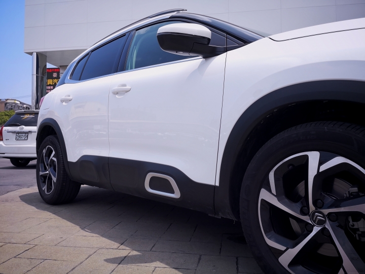 親自來體驗白色Citroen C5 Aircross