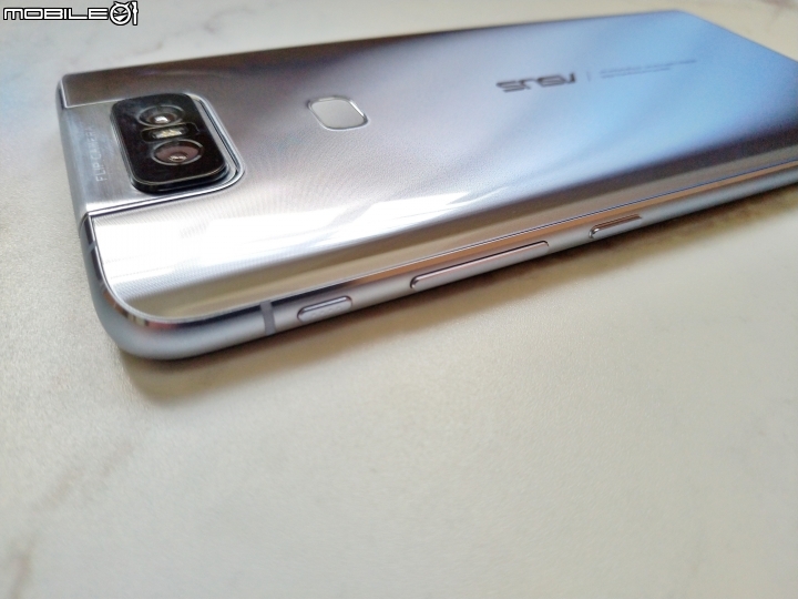 點我看大圖 【ZenFone 6翻玩視界】漸變霓幻銀開箱登場!HODA柔石防摔殼霧透白實裝!