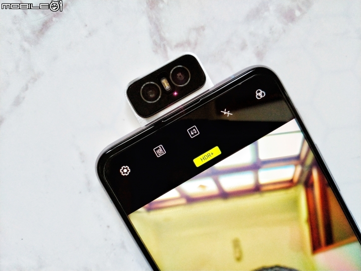點我看大圖 【ZenFone 6翻玩視界】漸變霓幻銀開箱登場!HODA柔石防摔殼霧透白實裝!