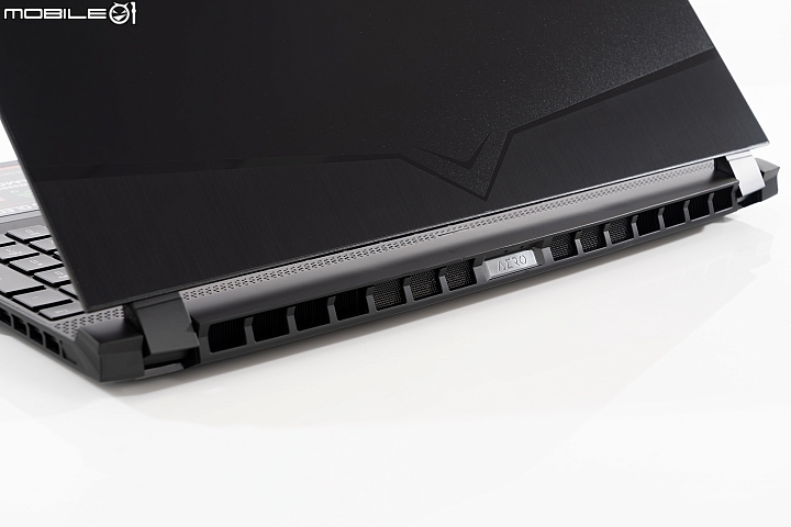 GIGABYTE New AERO 15 OLED 外型小改再出發！