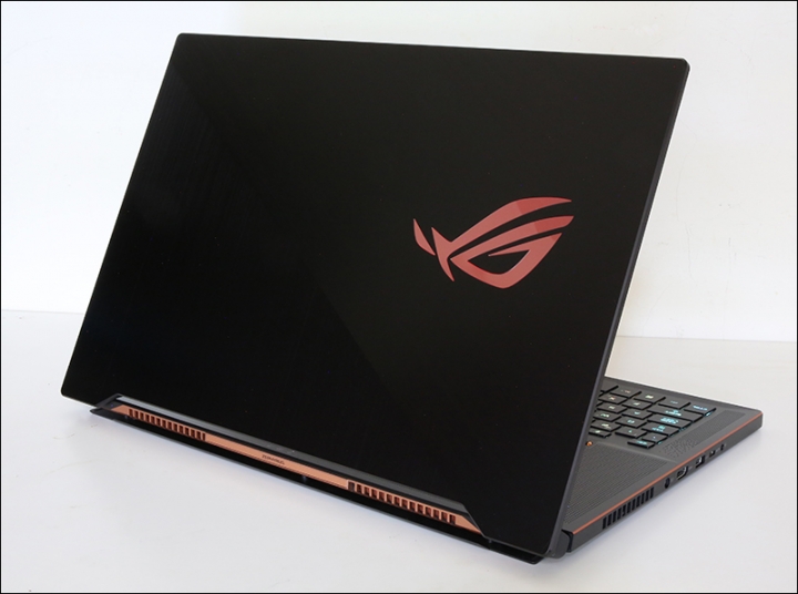 點我看大圖 華碩ROG GX701GWR 17吋電競筆電實際測試