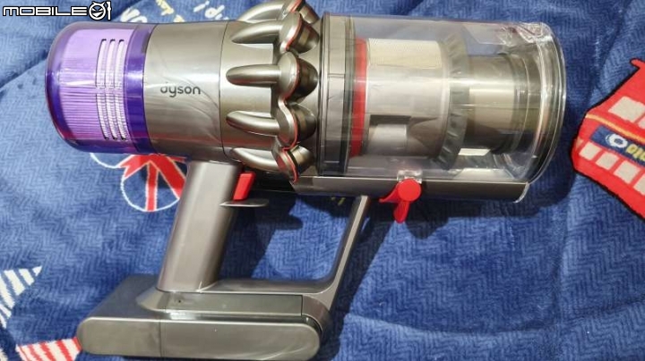 《Dyson V11™無線吸塵器》試用心得-懶人到最後也知道該打掃了