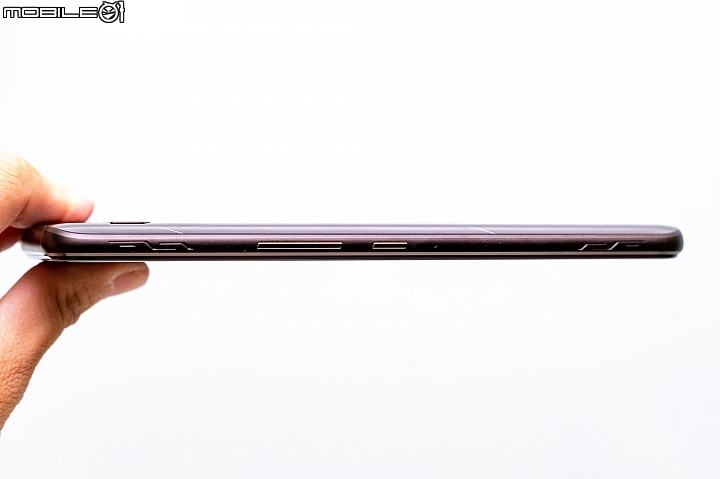 ASUS ROG Phone II揭曉 首搭S855+螢幕也變大、配件合體更實用！