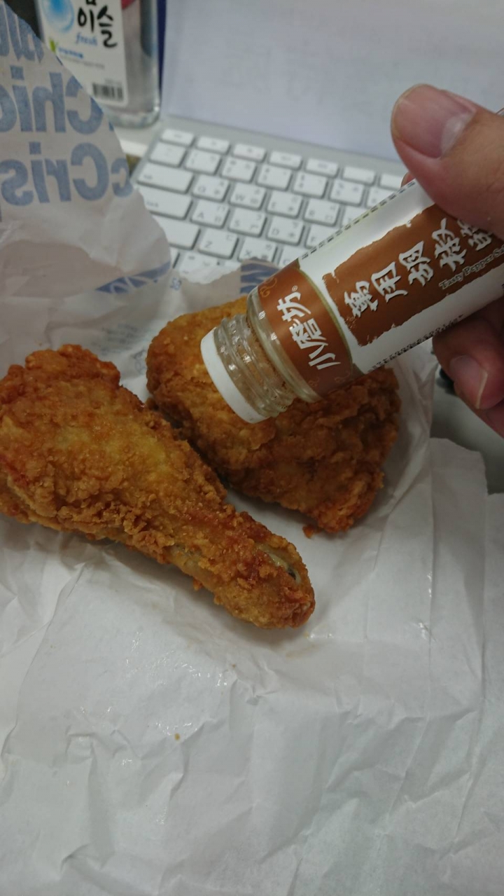 上班族人生永遠的難題！？要吃什麼？吃麥脆雞！