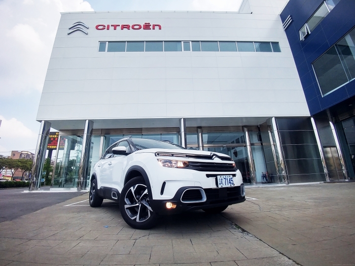 親自來體驗白色Citroen C5 Aircross