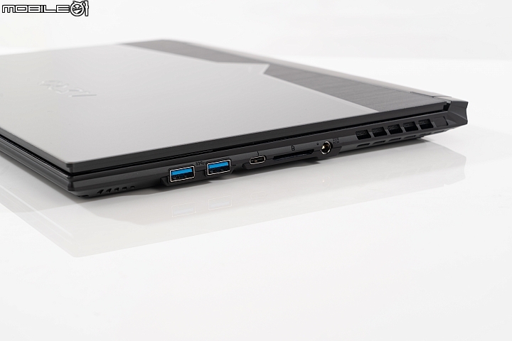 GIGABYTE New AERO 15 OLED 外型小改再出發！