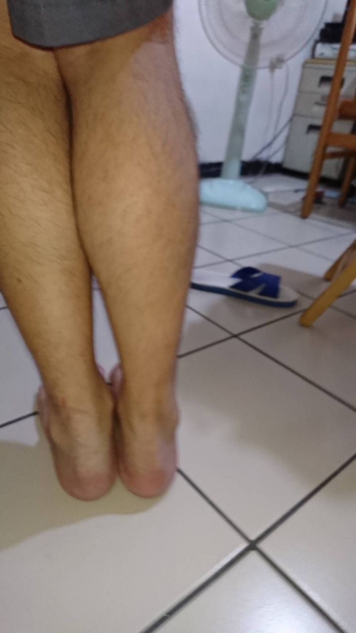 40歲中年壯漢的小腿跟腳丫(有圖)