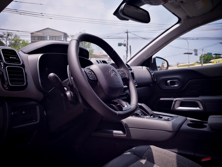 親自來體驗白色Citroen C5 Aircross
