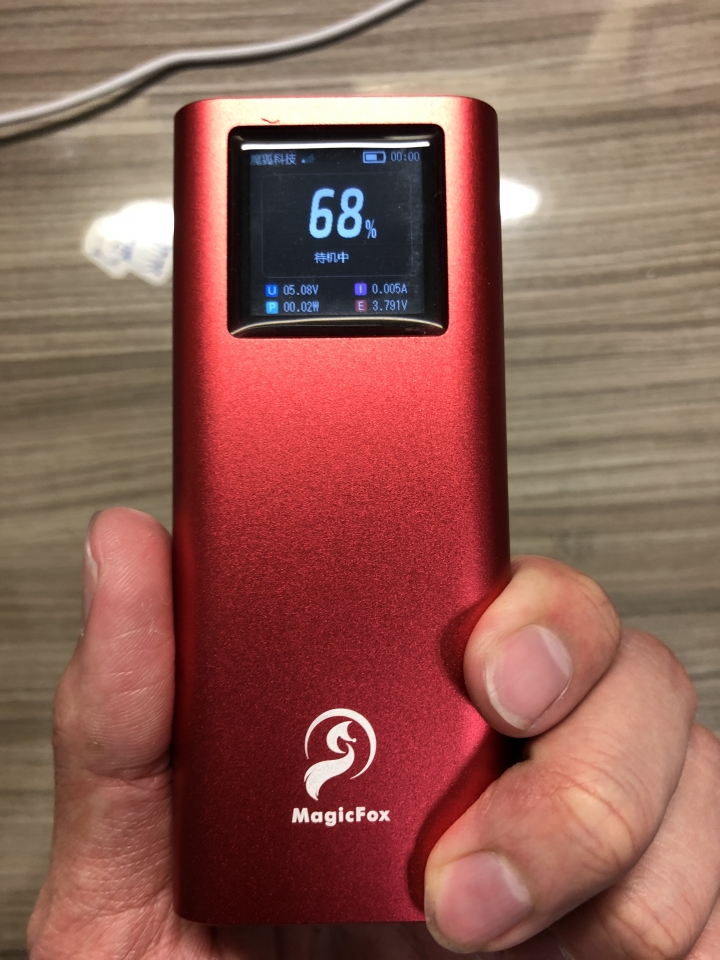 [開箱]魔狐6號 這可能是世界第一個天氣預報的行動電源
