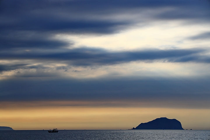 (映像旅行) 乘海風、賞夕照，沁涼深澳仲夏夜 feat. Canon EOS R in 瑞芳區深澳
