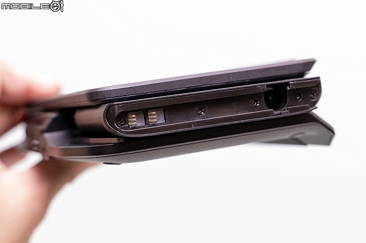 ASUS ROG Phone II揭曉 首搭S855+螢幕也變大、配件合體更實用！