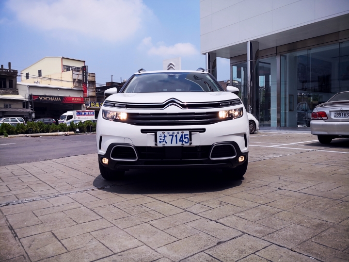 親自來體驗白色Citroen C5 Aircross