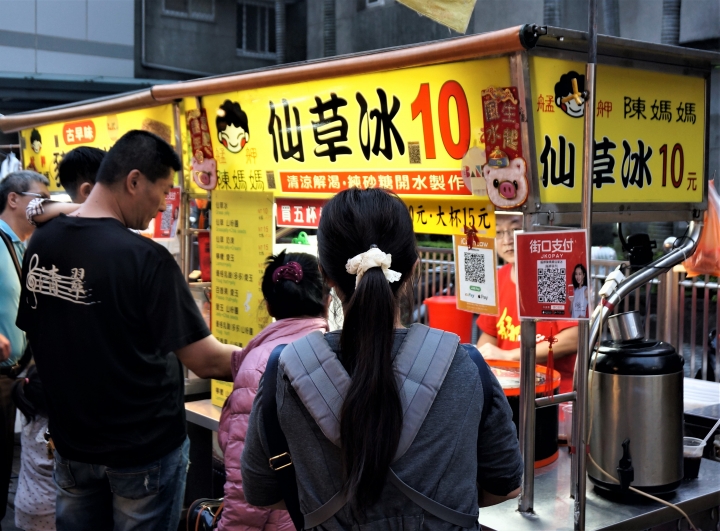 〔美食新語〕艋舺夜市10元美食傳奇