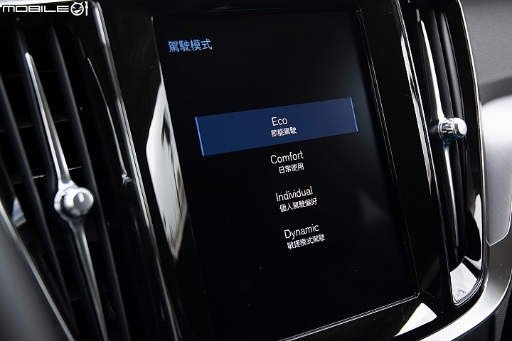 Volvo V60 T4 Momentum 試駕，用豪華與優雅旅遍天下