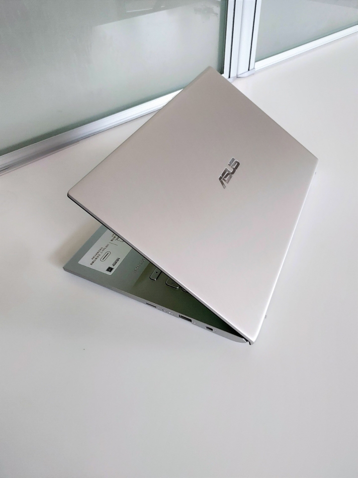Vivobook S14 S412高CP值的獨立觸控板數字鍵輕薄筆電開箱