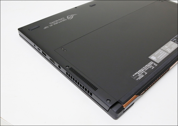 點我看大圖 華碩ROG GX701GWR 17吋電競筆電實際測試