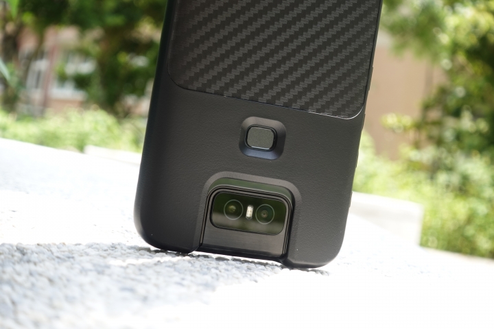 犀牛盾 SolidSuit、CrashGuard 防摔保護殼、耐衝擊保護貼 開箱體驗：ZenFone 6 最佳保鑣