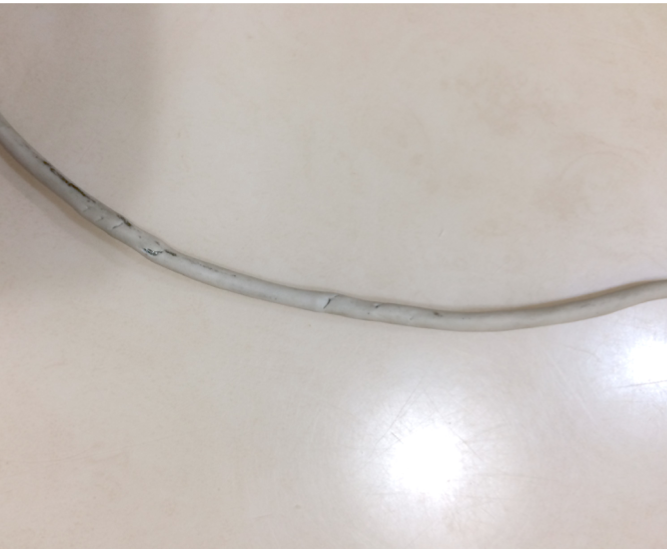 硬體求救：iMac G4的喇叭線被貓咬殘了